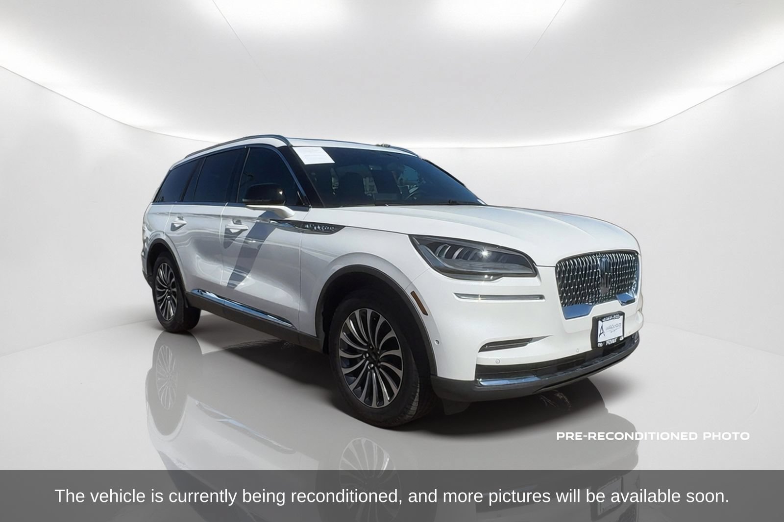 Used 2024 Lincoln Aviator Reserve w/ Equipment Group 201A RWD image 3