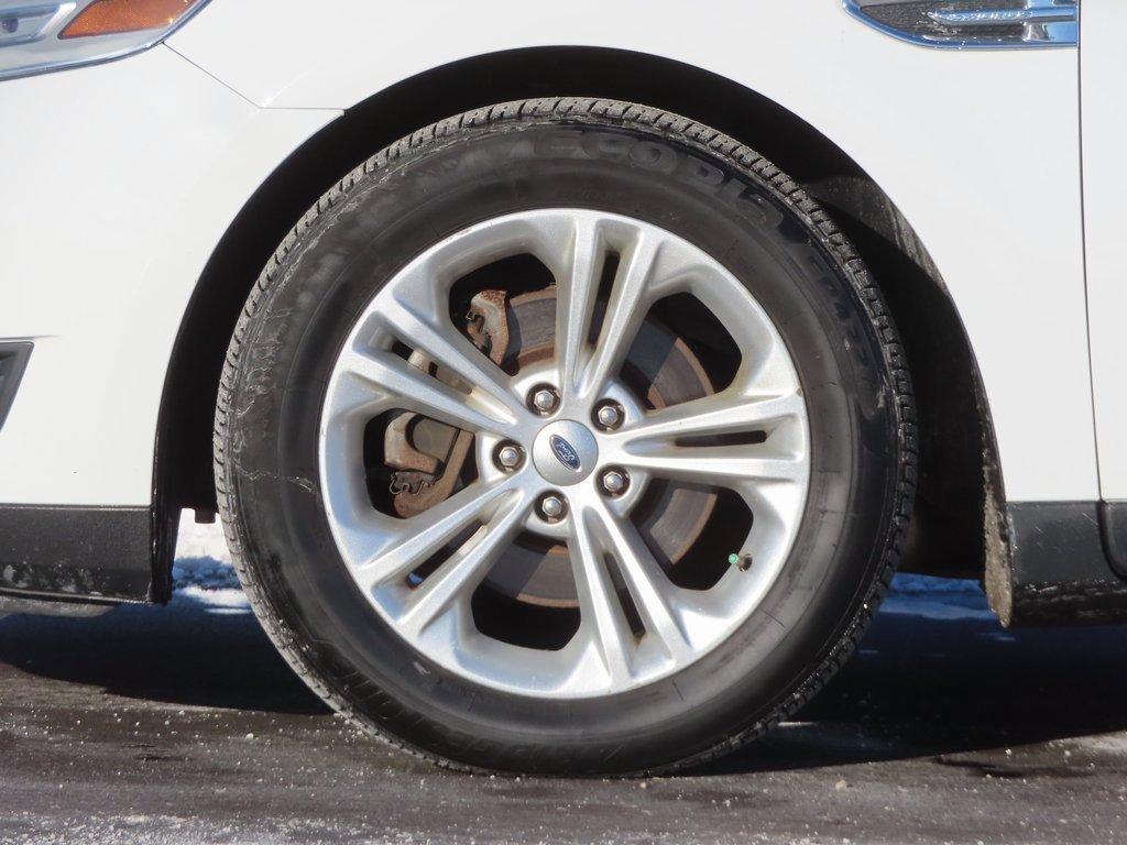 Used 2013 Ford Taurus SEL image 10