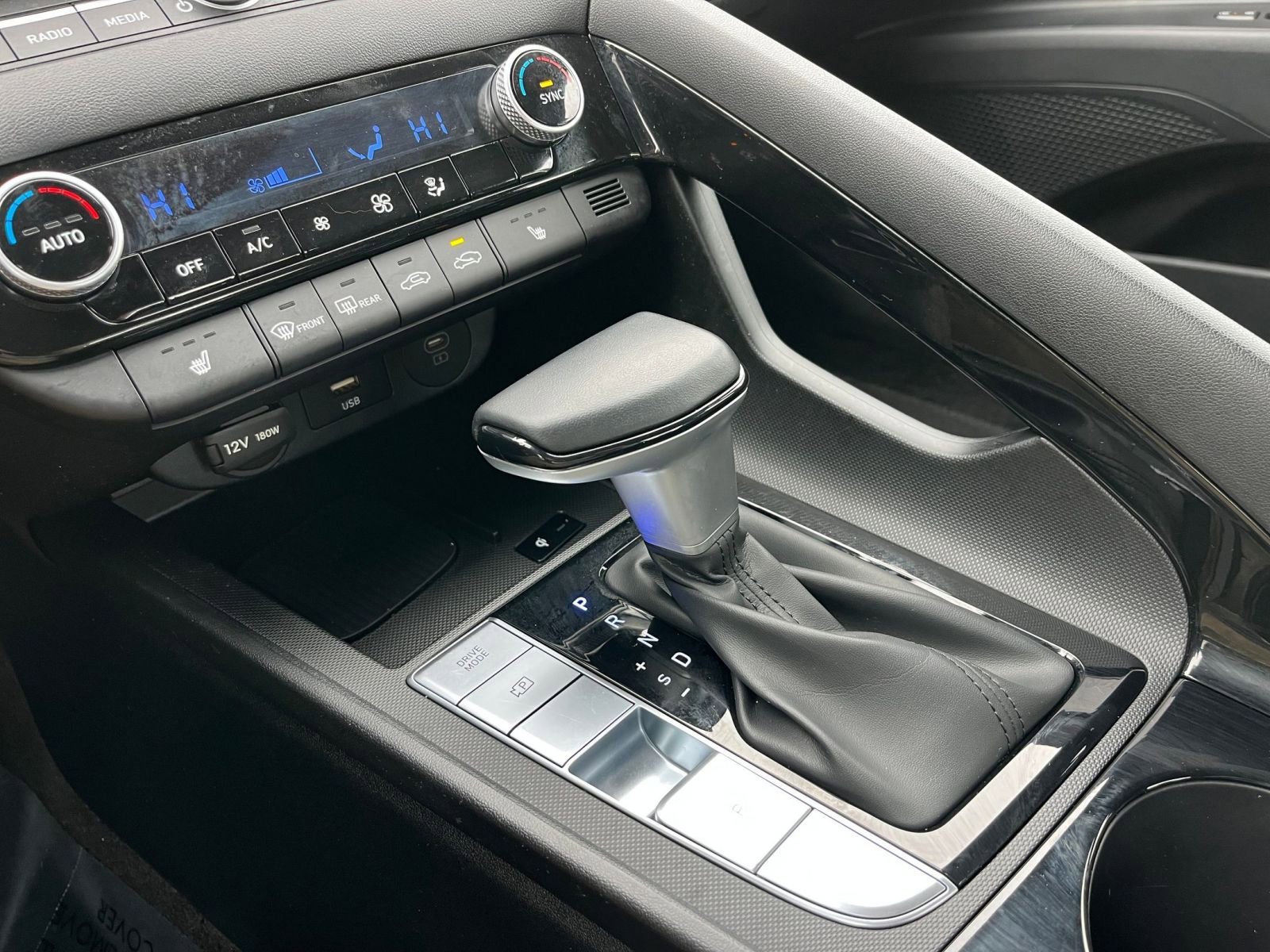 Used 2025 Hyundai Elantra SEL image 42