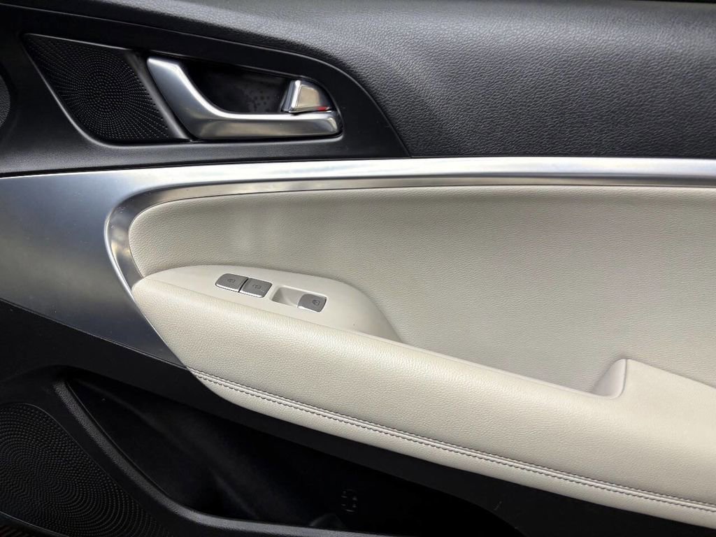 Used 2021 Genesis G70 2.0T AWD/4WD image 46