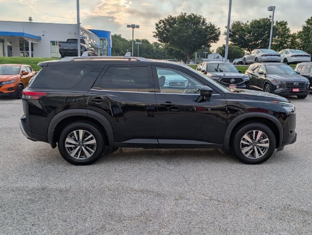 Certified 2024 Nissan Pathfinder SL AWD/4WD image 2