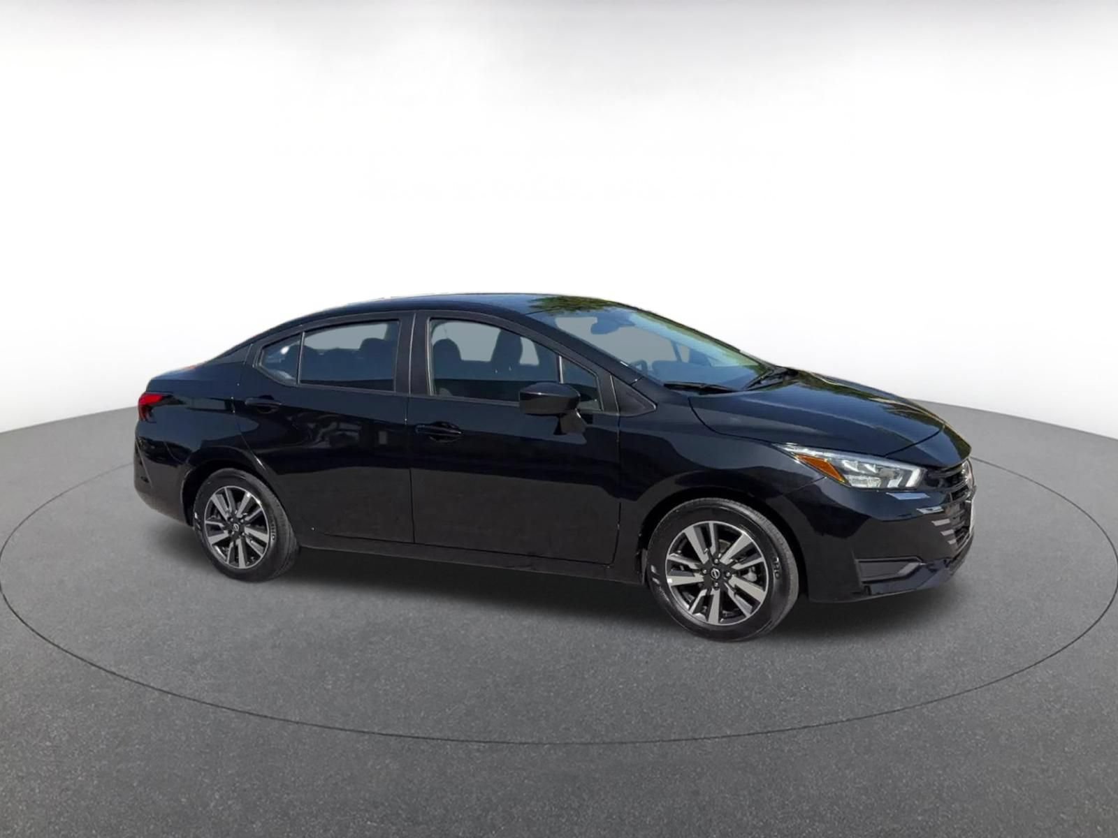 Used 2025 Nissan Versa SV FWD image 2