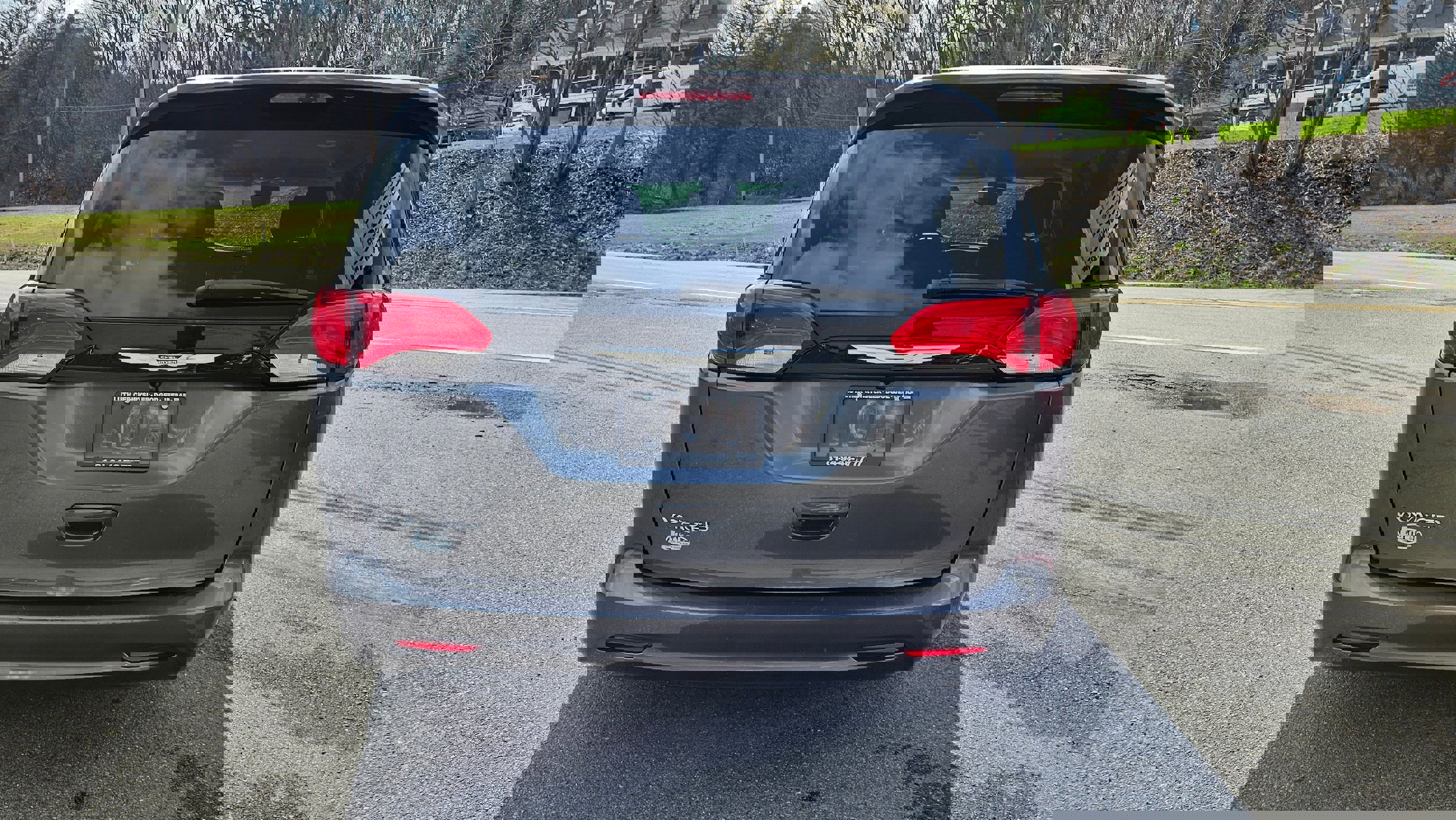 Used 2023 Chrysler Voyager LX image 10