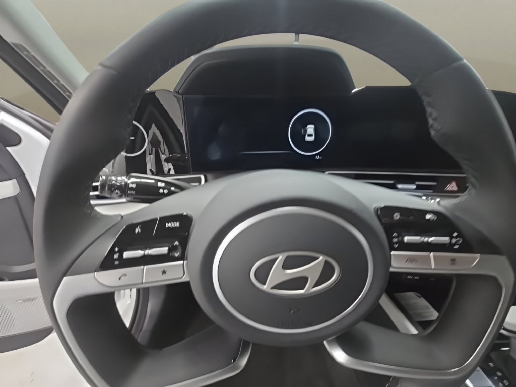 New 2026 Hyundai Elantra Limited FWD image 31