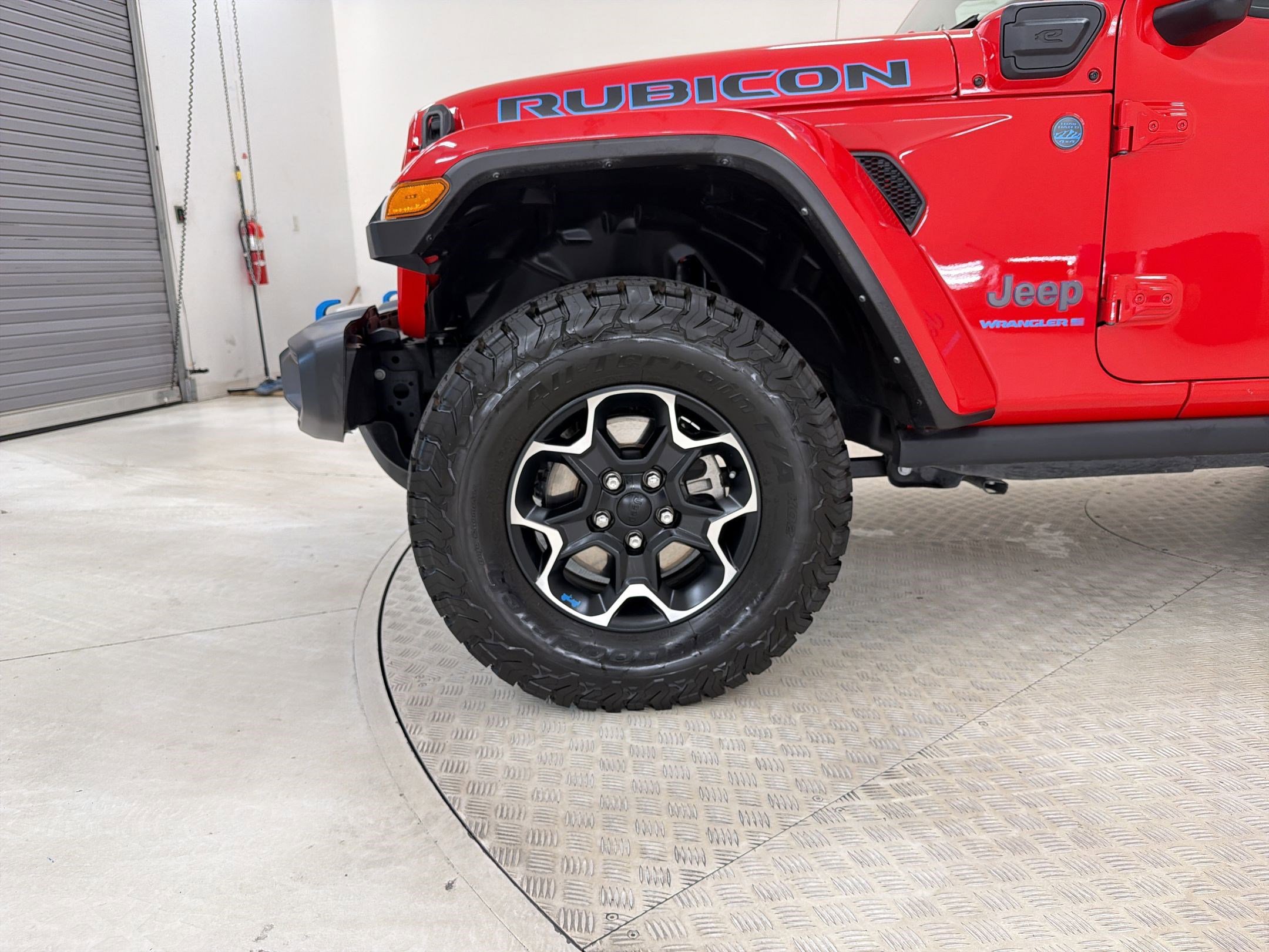 Used 2023 Jeep Wrangler Unlimited Rubicon 4xe w/ Cold Weather Group AWD/4WD image 12