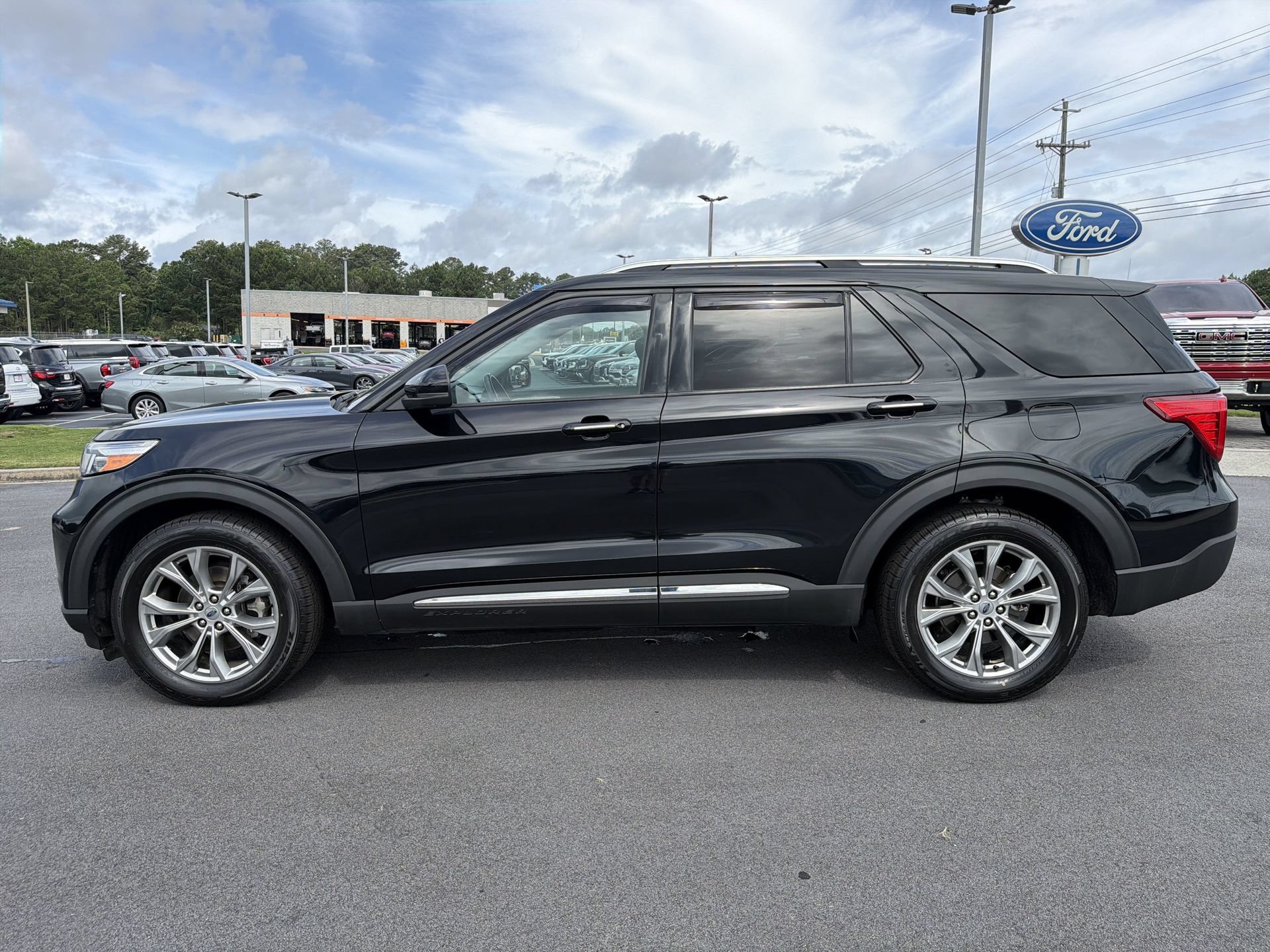 Used 2021 Ford Explorer Limited w/ Equipment Group 301A RWD image 25