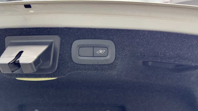 Used 2018 Volvo S90 T5 Momentum FWD image 34