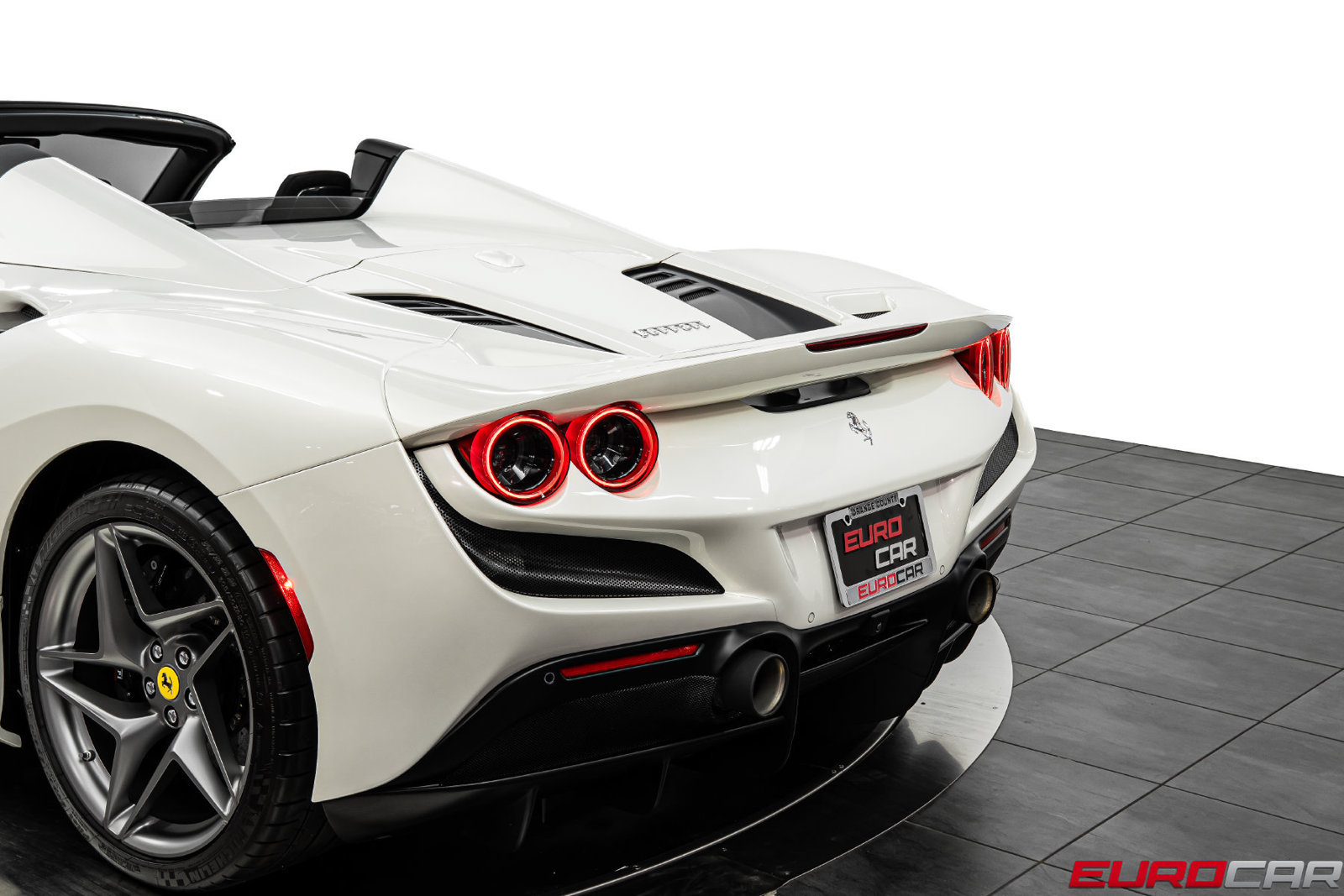 Used 2023 Ferrari F8 Tributo RWD image 21