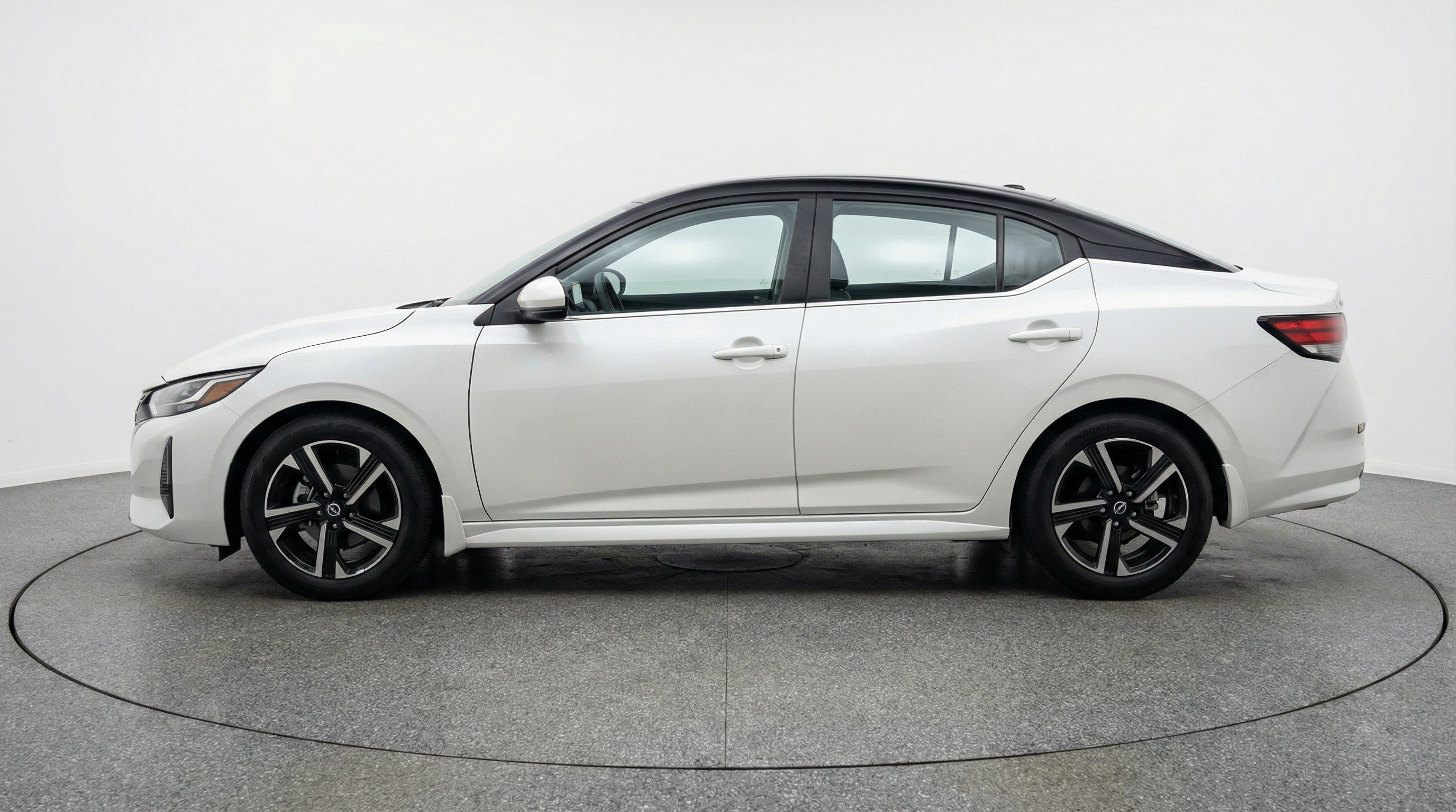 Used 2025 Nissan Sentra SV image 5