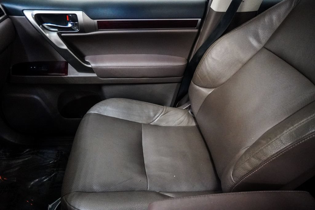 Used 2016 Lexus GX 460 w/ Premium Package AWD/4WD image 28