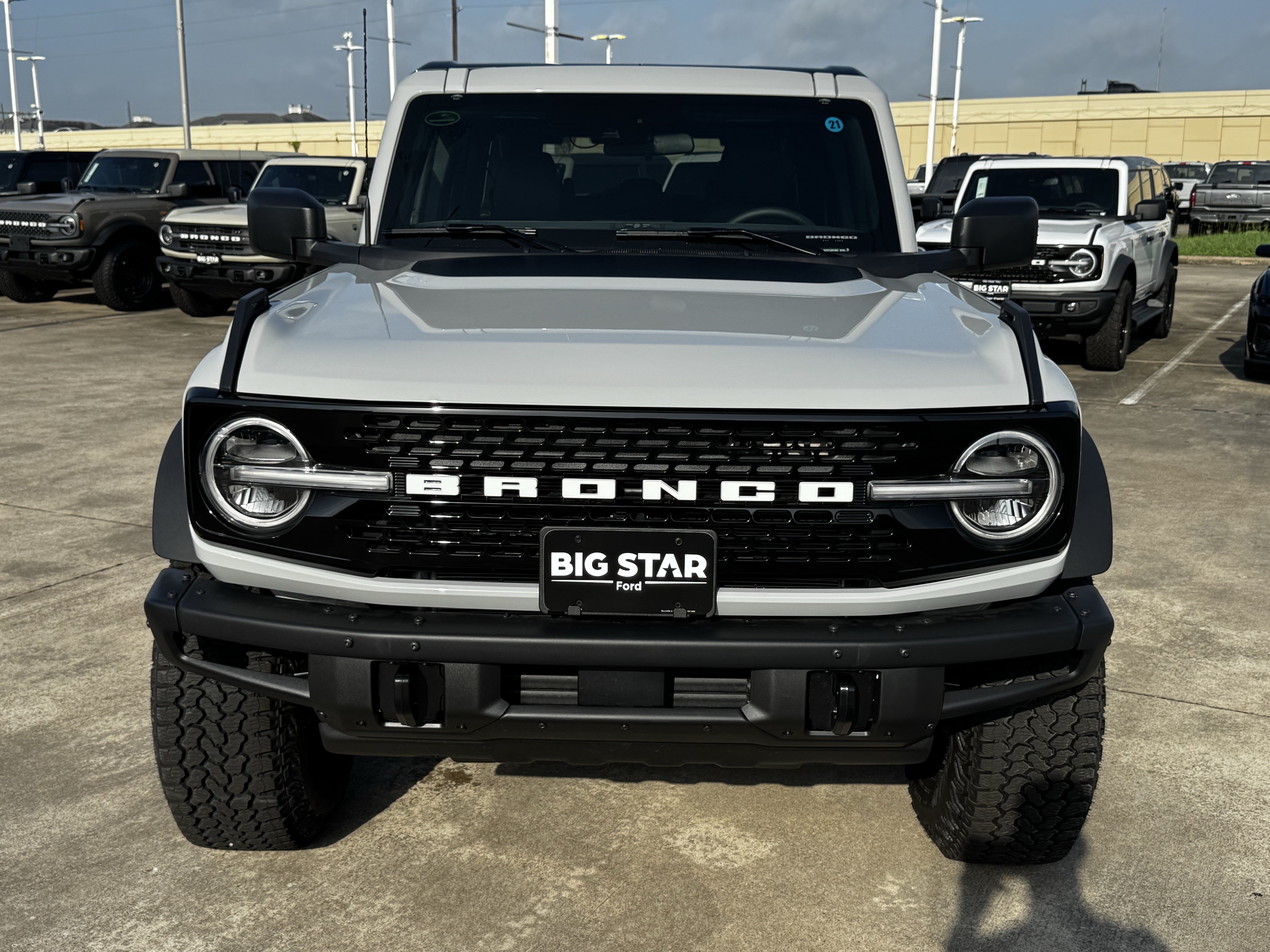 New 2026 Ford Bronco Badlands w/ Sasquatch Package AWD/4WD image 3