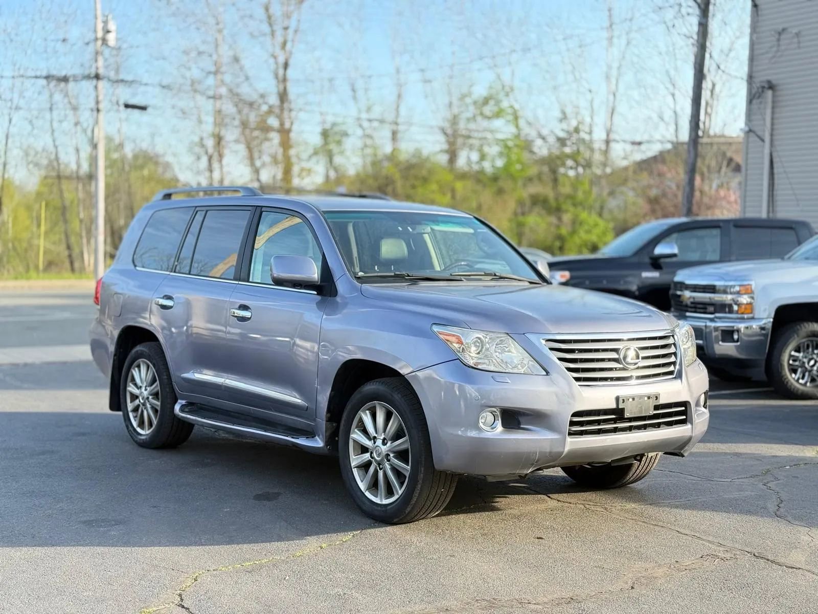 Used 2011 Lexus LX 570 4WD w/ Luxury Pkg image 4