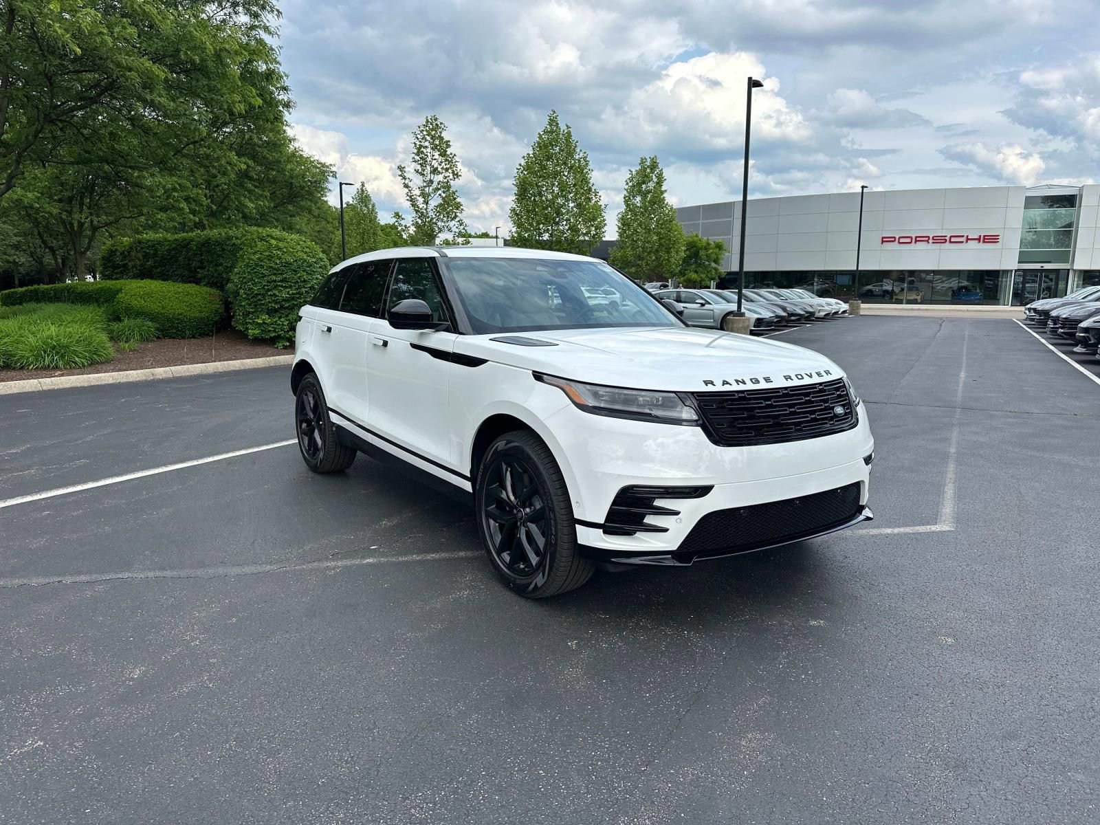 New 2026 Land Rover Range Rover Velar Dynamic SE image 3