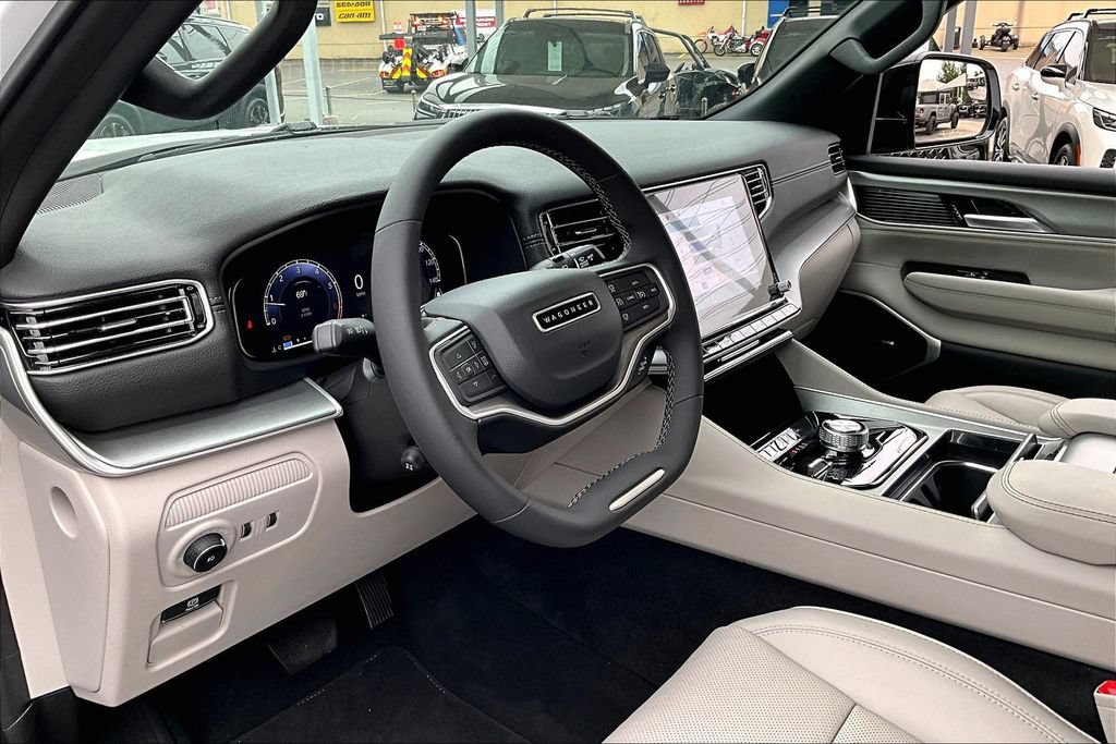 Used 2025 Jeep Wagoneer 4WD image 17