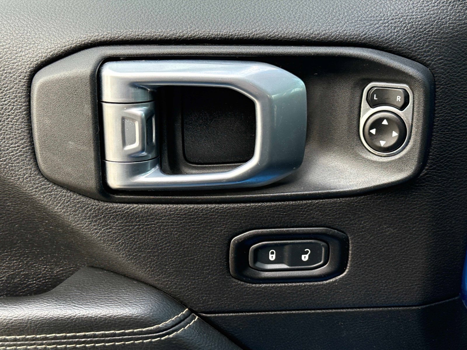 Used 2022 Jeep Gladiator Overland image 21