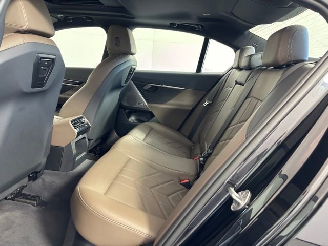 Used 2025 BMW i5 xDrive40 w/ Premium Package AWD/4WD image 16