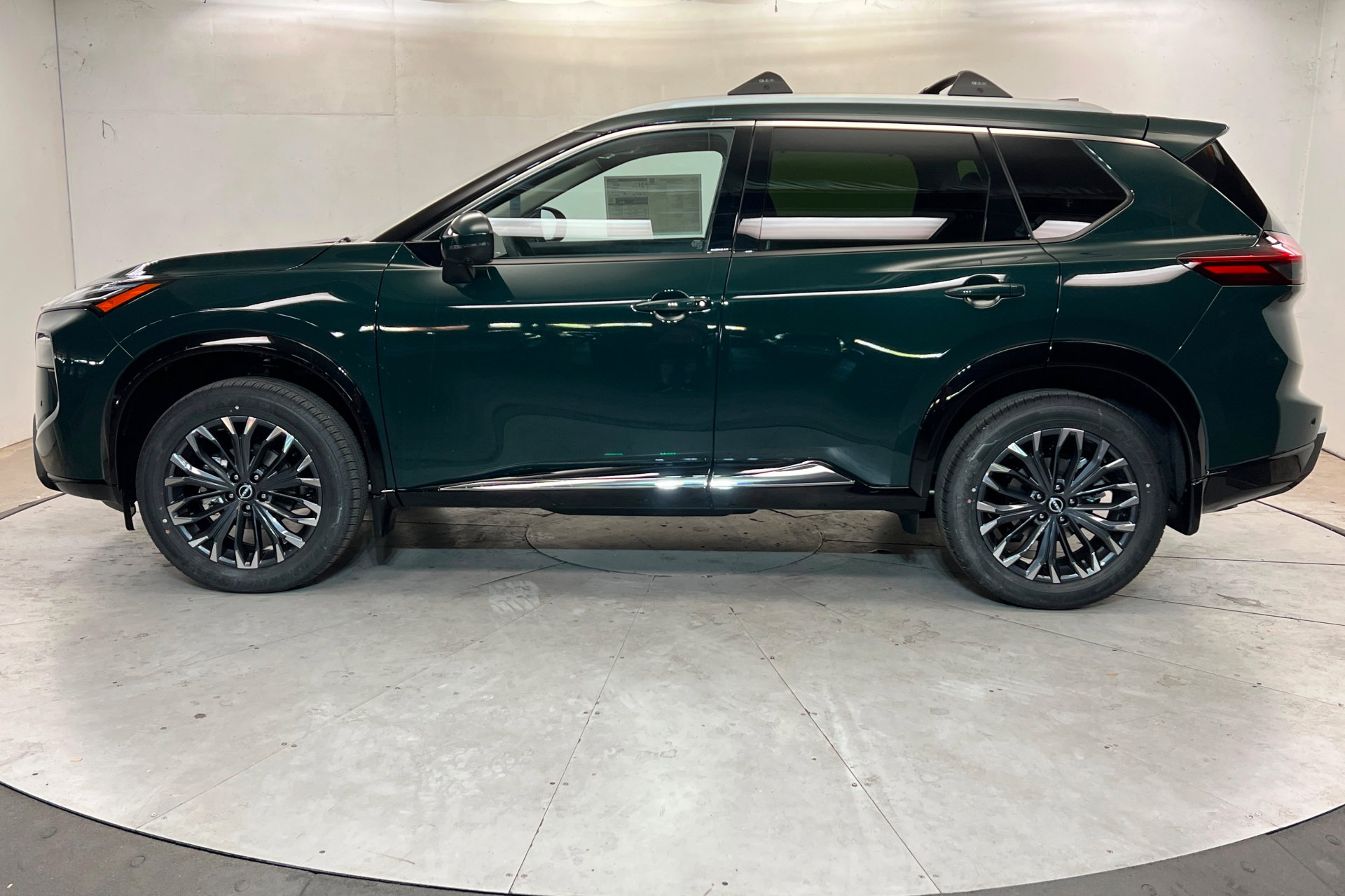 New 2026 Nissan Rogue Platinum w/ Platinum Premium Package image 2