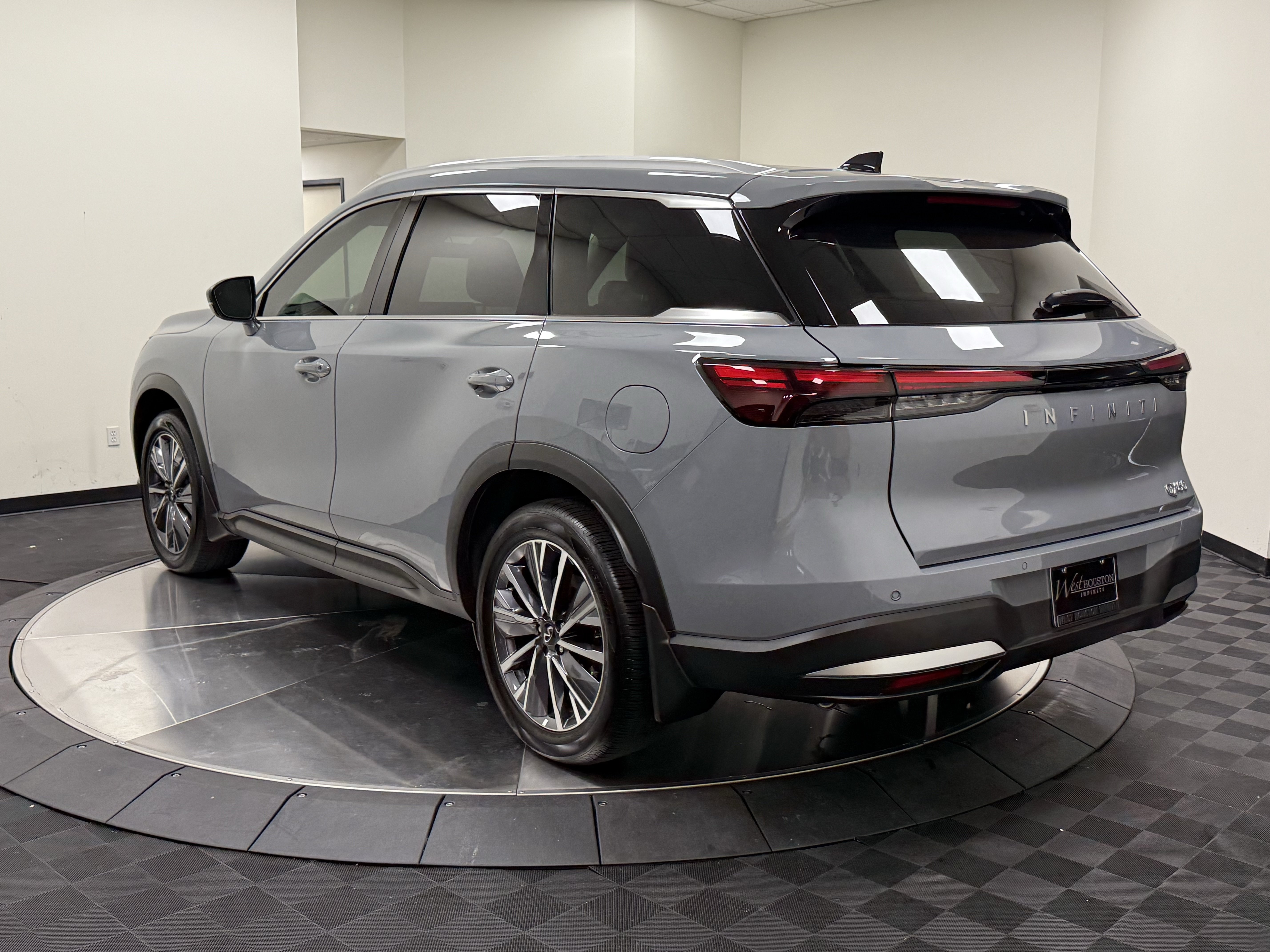 Certified 2027 INFINITI QX60 Luxe w/ Cargo Package FWD image 5