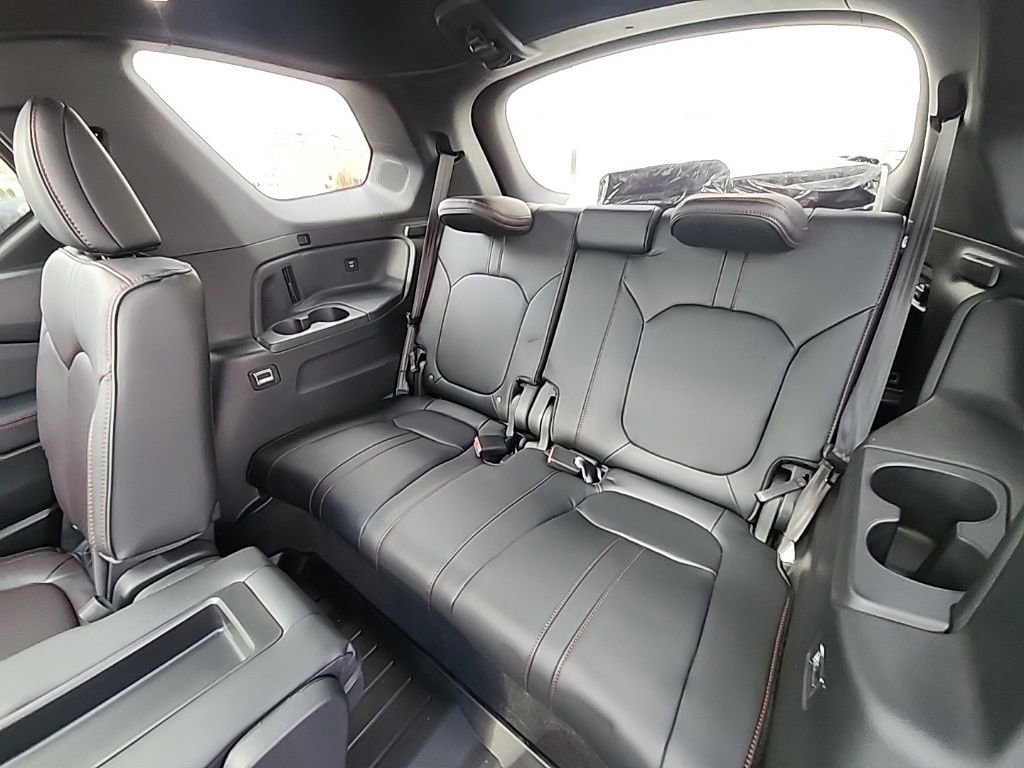 Certified 2025 Honda Pilot Black Edition image 29