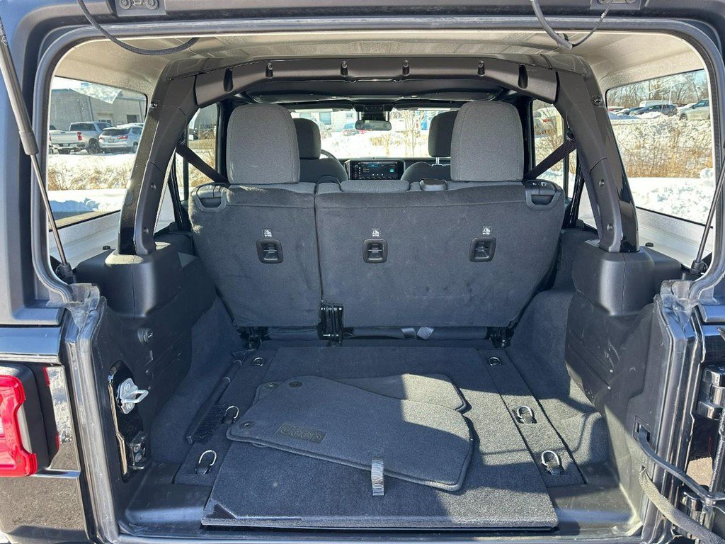 Used 2025 Jeep Wrangler Unlimited Rubicon image 5
