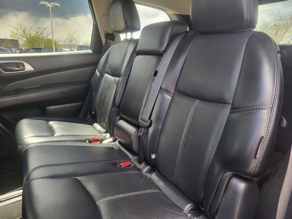 Used 2019 Nissan Pathfinder Platinum AWD/4WD image 4