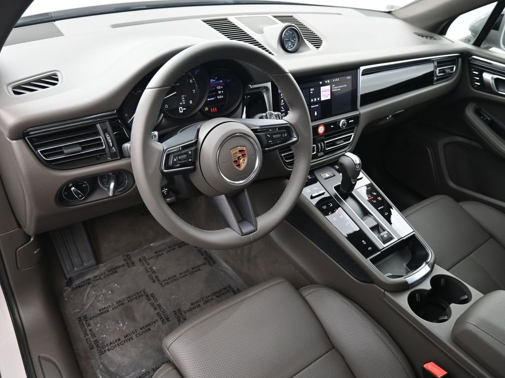 Certified 2026 Porsche Macan Turbo AWD/4WD image 4