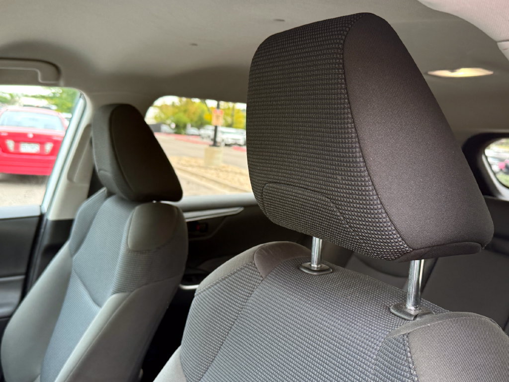 Used 2022 Toyota RAV4 LE AWD/4WD image 22