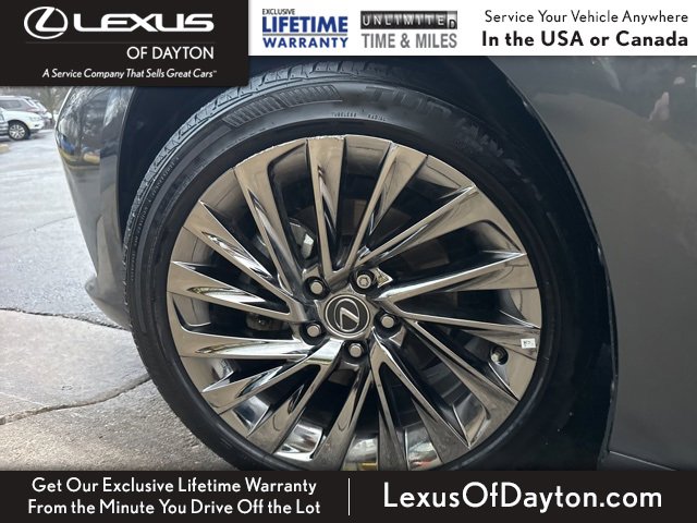 Used 2025 Lexus ES 300h w/ Luxury Package image 11