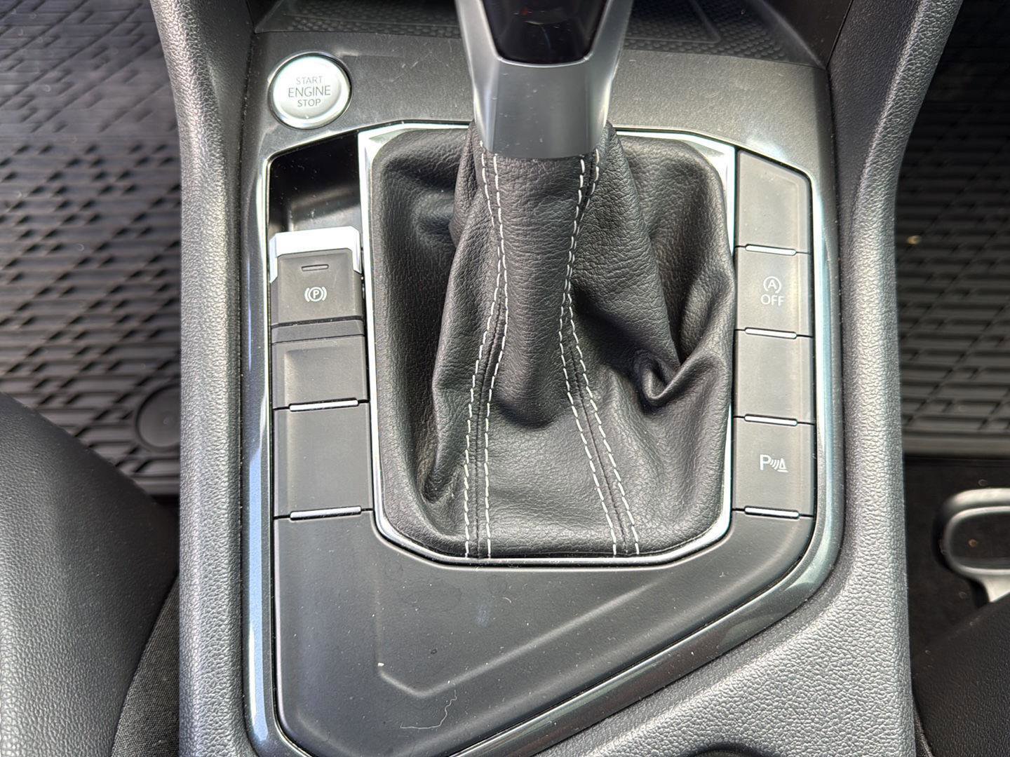 Used 2022 Volkswagen Tiguan SE R-Line image 19