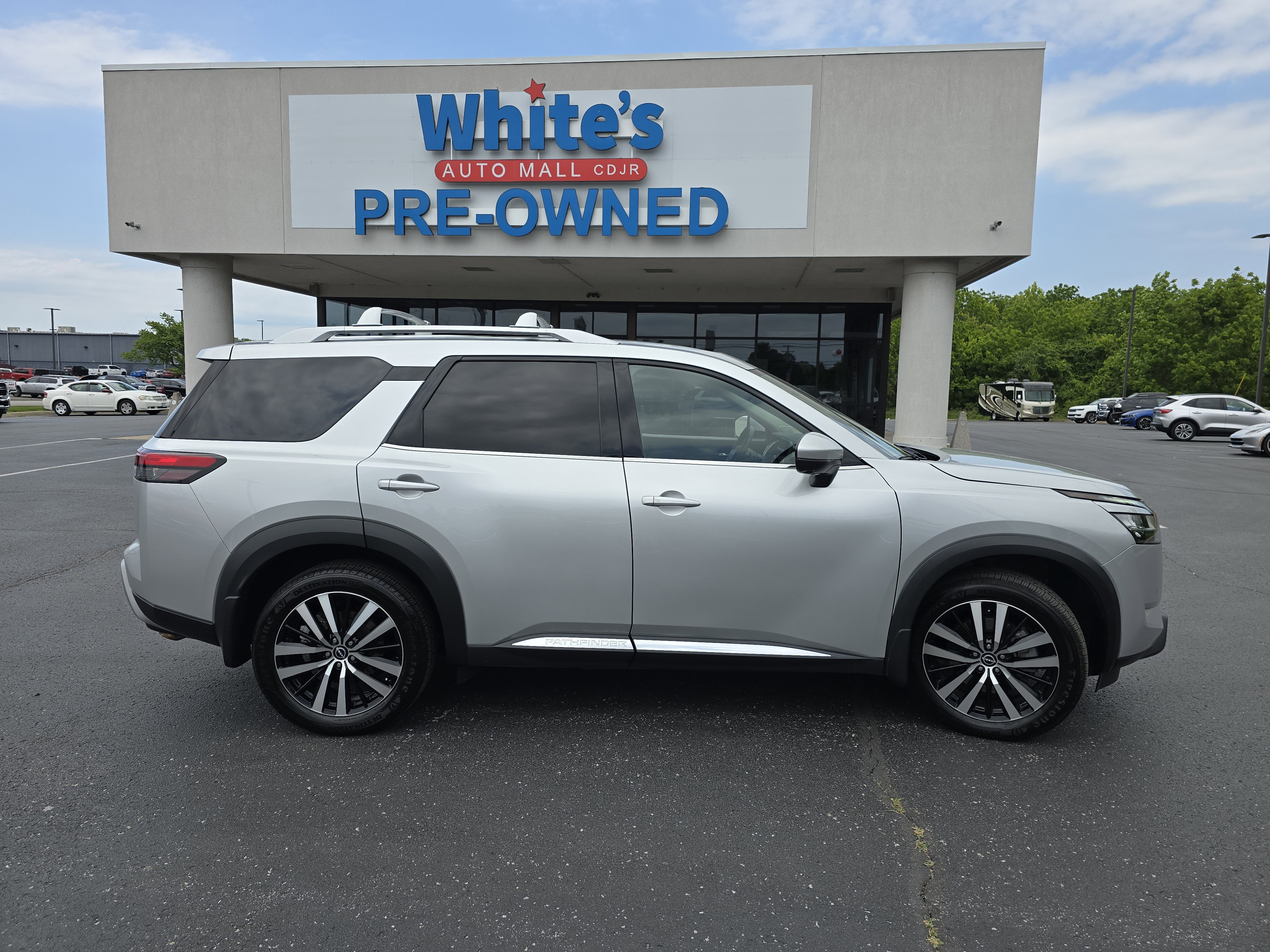 Used 2024 Nissan Pathfinder Platinum AWD/4WD image 21