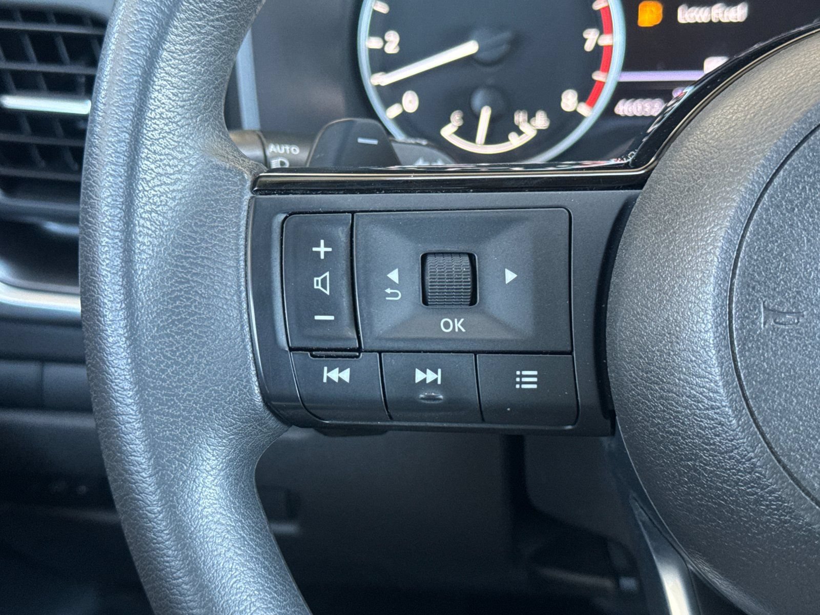 Used 2023 Nissan Rogue SV FWD image 28