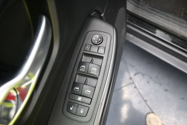 Used 2022 Jeep Cherokee Trailhawk AWD/4WD image 12