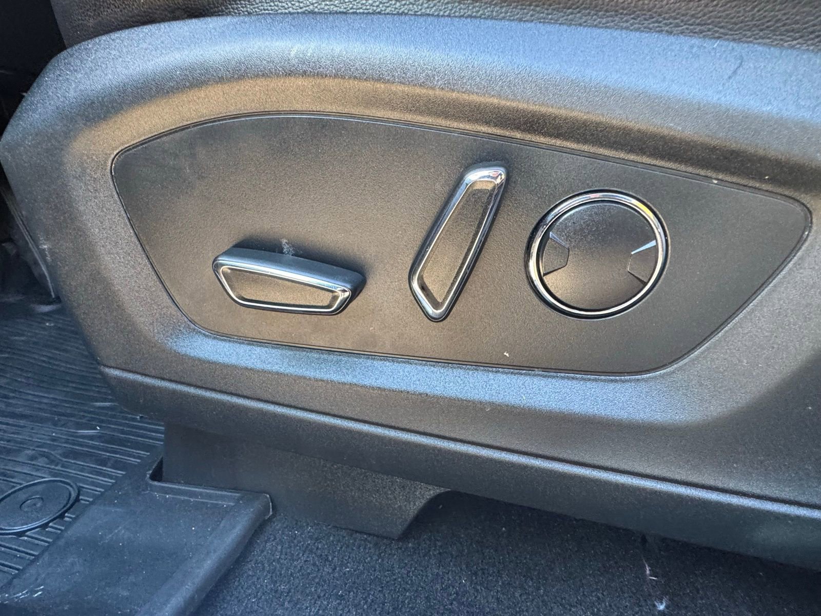 Used 2020 Ford Explorer Limited w/ Class III Trailer Tow Package image 31