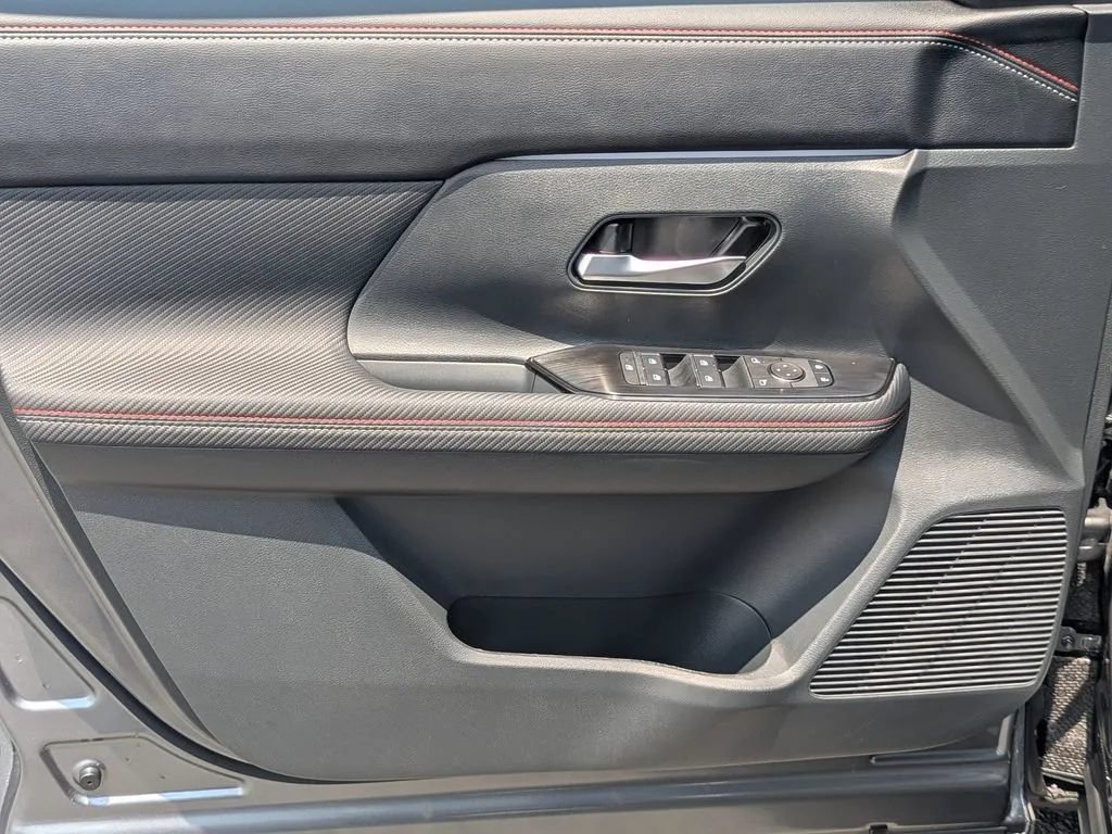 Certified 2026 Nissan Kicks SR FWD image 10