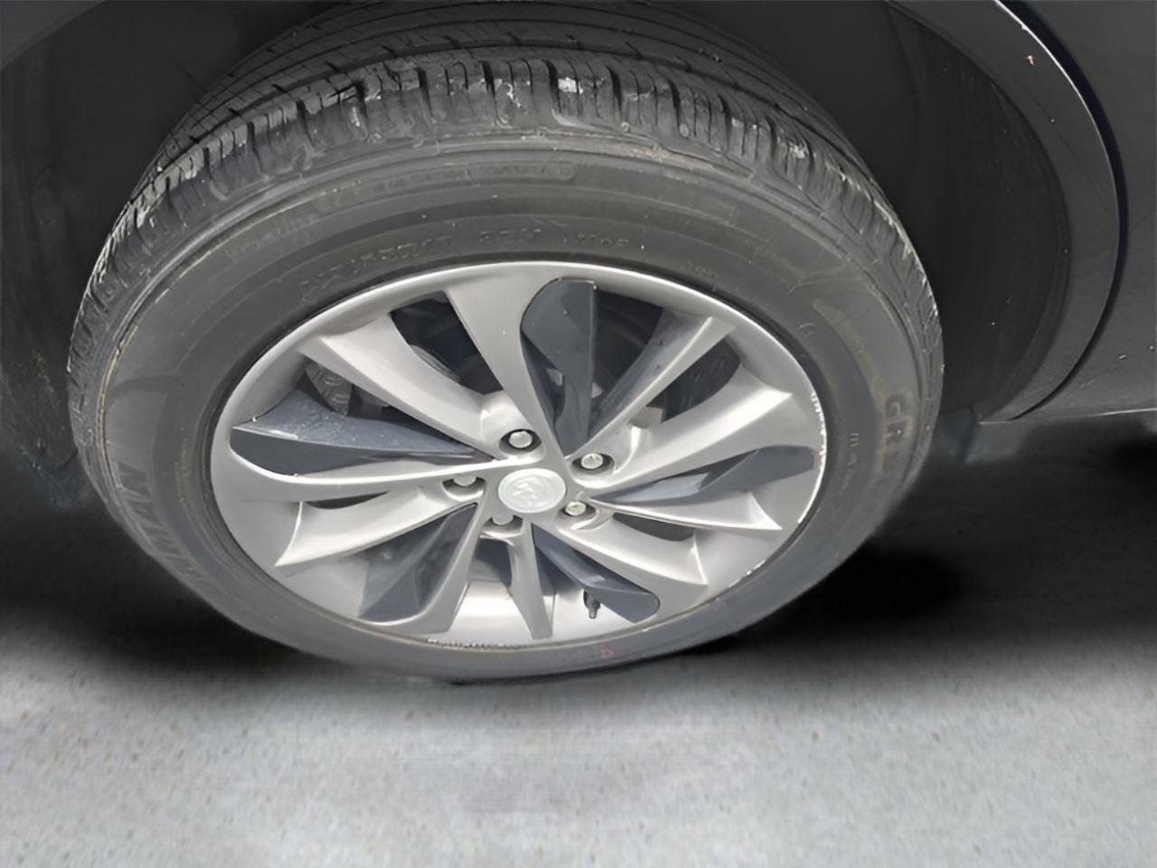 Used 2022 Buick Encore GX Preferred w/ Sport Touring Package image 30