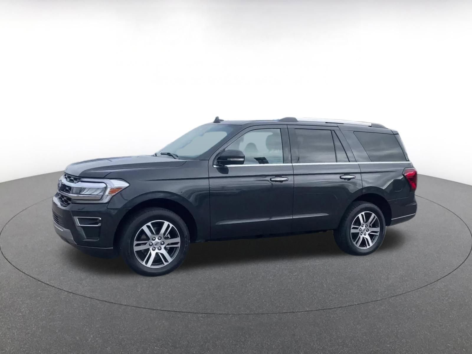 Used 2024 Ford Expedition Limited image 8