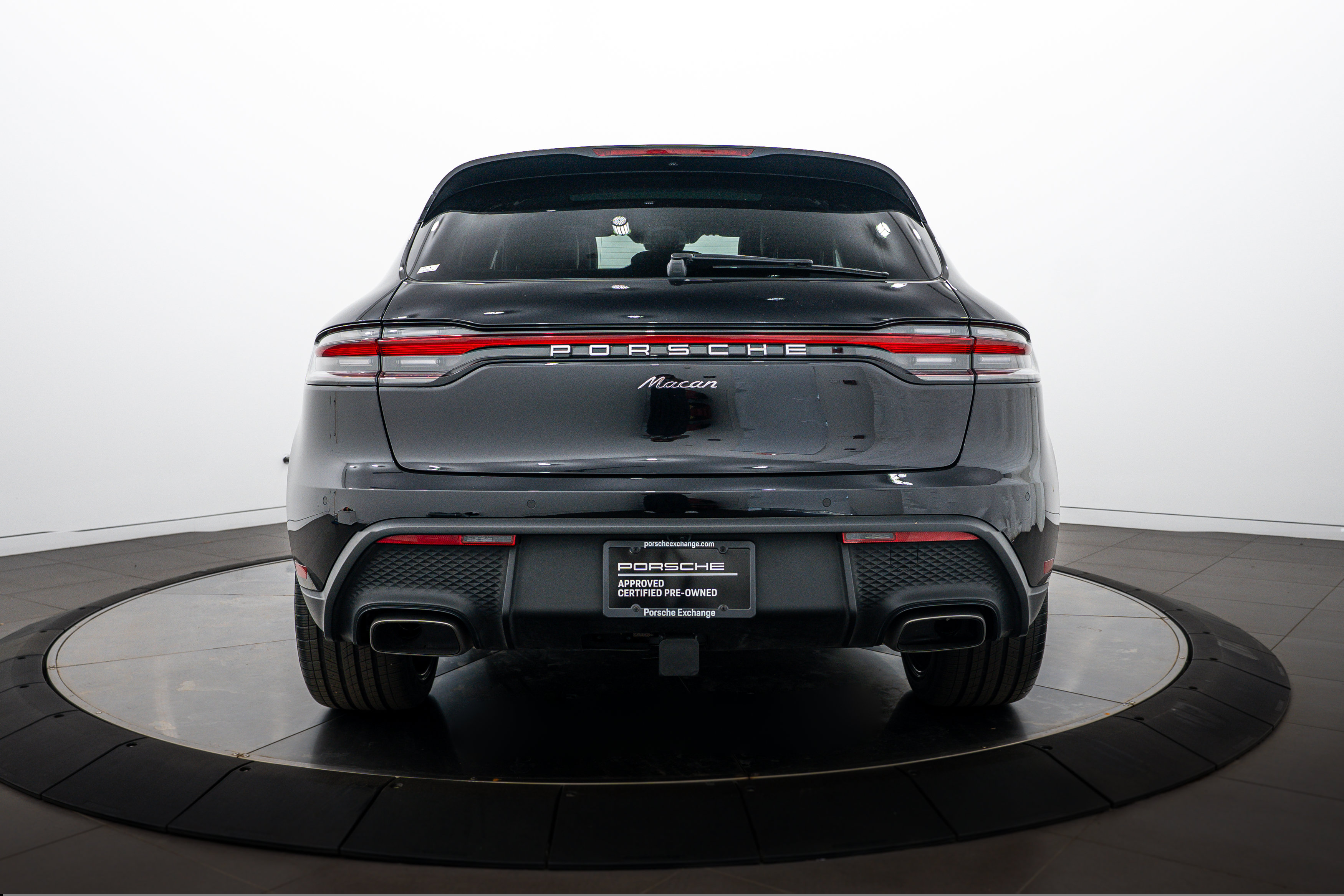 Certified 2026 Porsche Macan AWD/4WD image 6