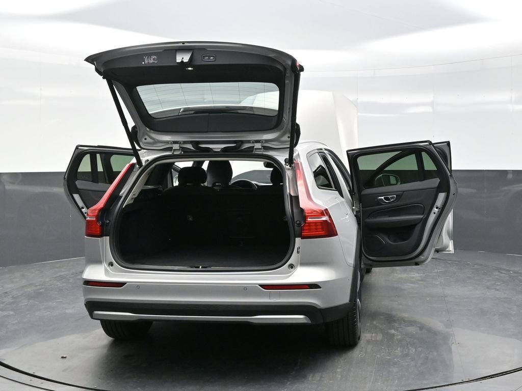 Used 2025 Volvo V60 B5 Cross Country Plus AWD/4WD image 37