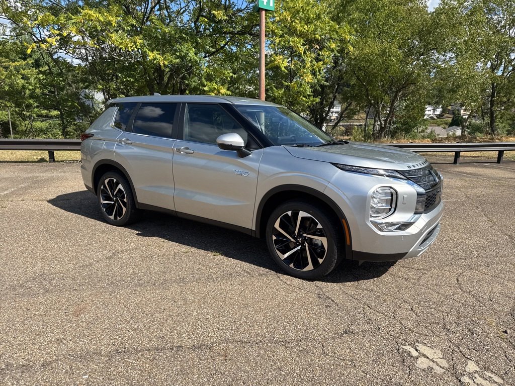 New 2025 Mitsubishi Outlander SE image 2