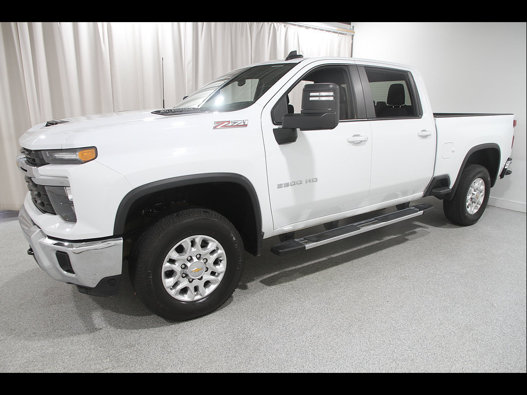 Used 2026 Chevrolet Silverado 2500 LT AWD/4WD image 3