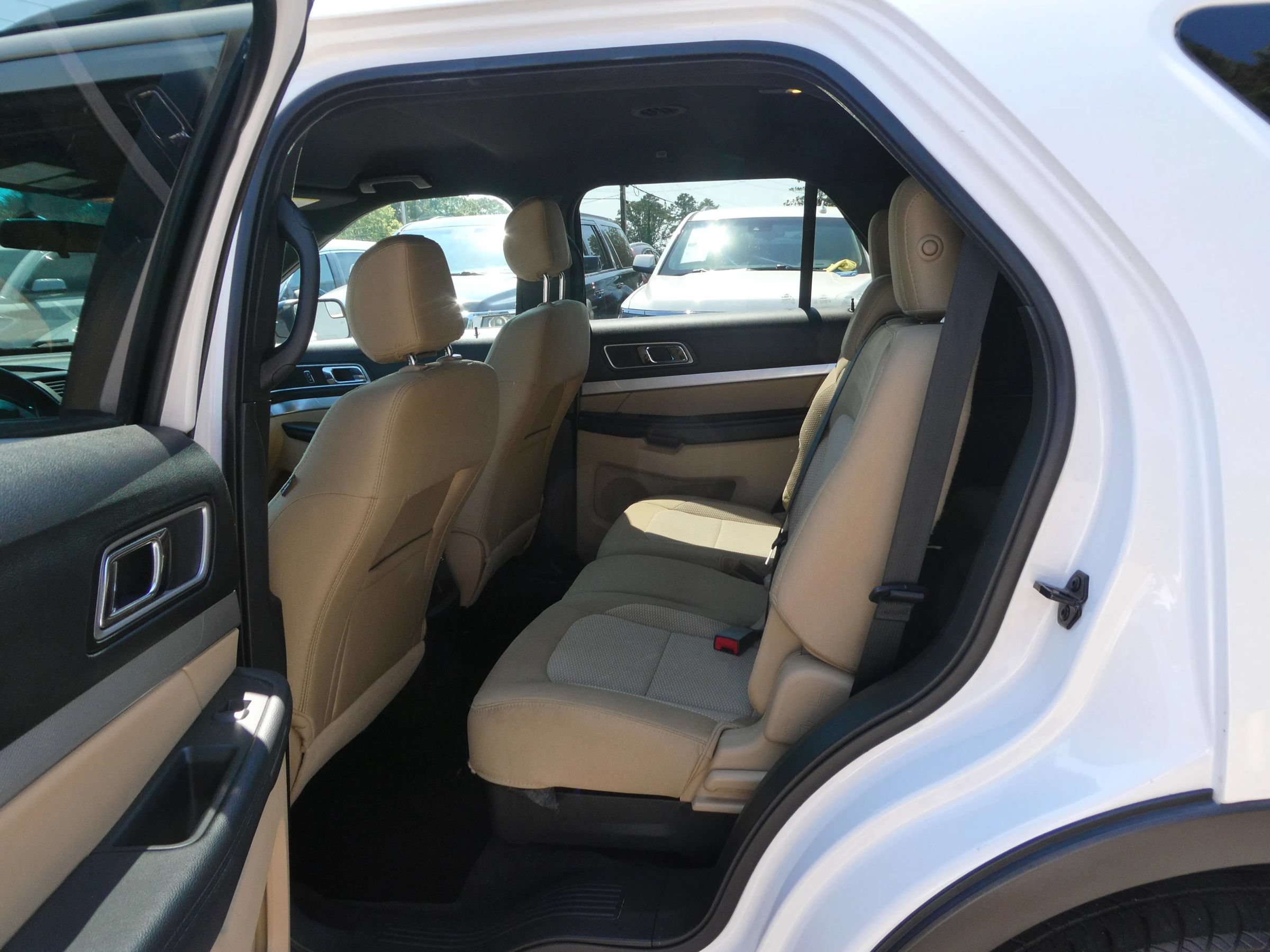 Used 2017 Ford Explorer XLT FWD image 27