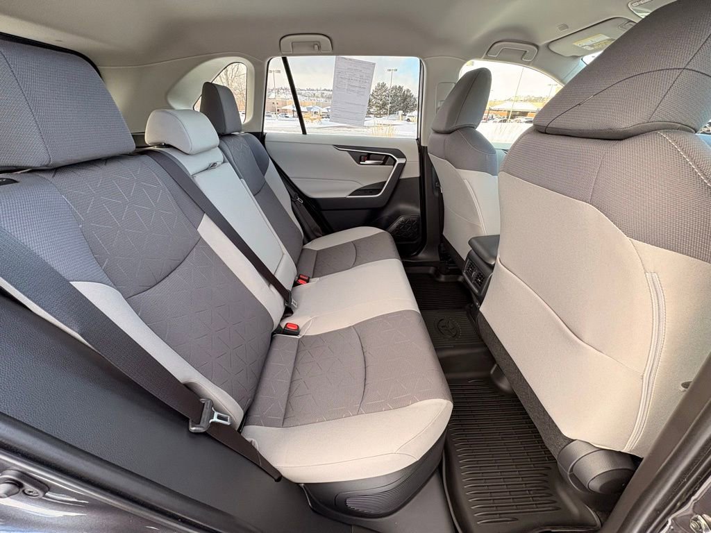 Used 2025 Toyota RAV4 XLE image 30