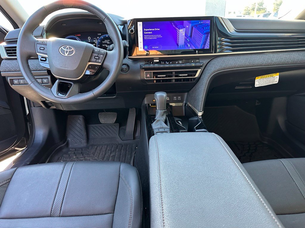 Used 2025 Toyota Camry XLE FWD image 9