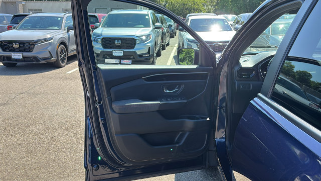 Used 2025 Honda Pilot Sport image 8