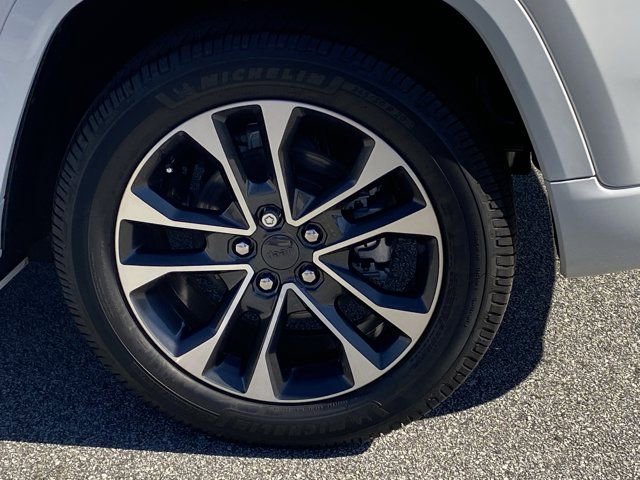 Used 2023 Jeep Grand Cherokee Overland w/ Luxury Tech Group IV AWD/4WD image 35