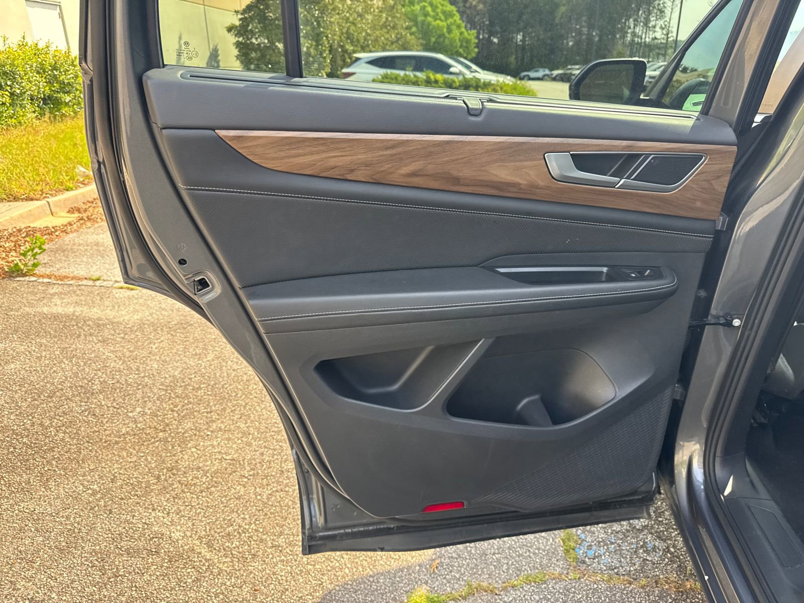 Used 2025 Volkswagen Atlas SE FWD image 22