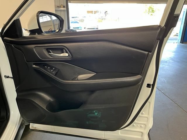 Used 2024 Nissan Rogue SV AWD/4WD image 12