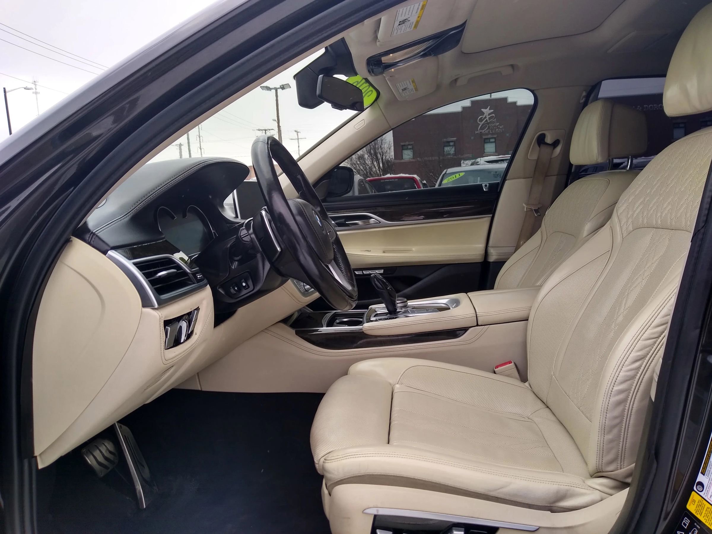 Used 2016 BMW 750i xDrive image 13