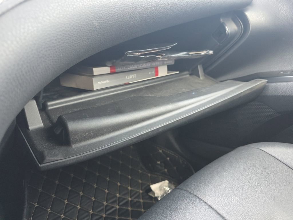 Used 2018 Toyota Camry SE FWD image 30