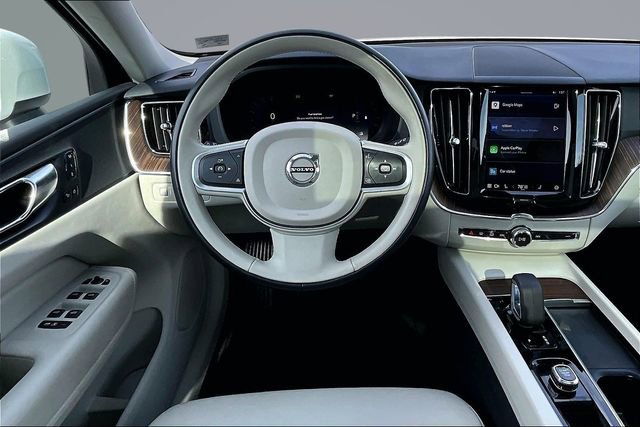 Used 2022 Volvo XC60 B5 Momentum AWD/4WD image 8
